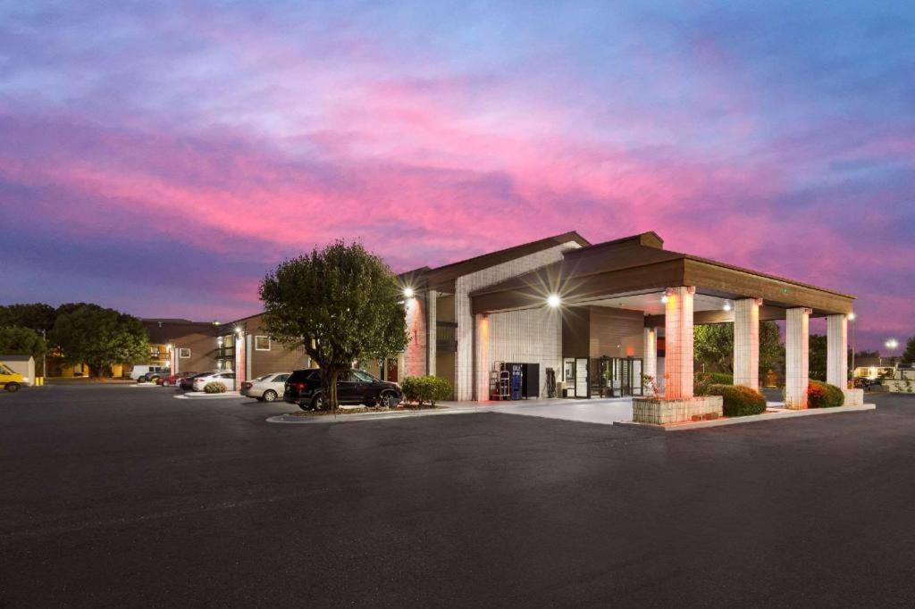 Econo Lodge Madison Eksteriør bilde