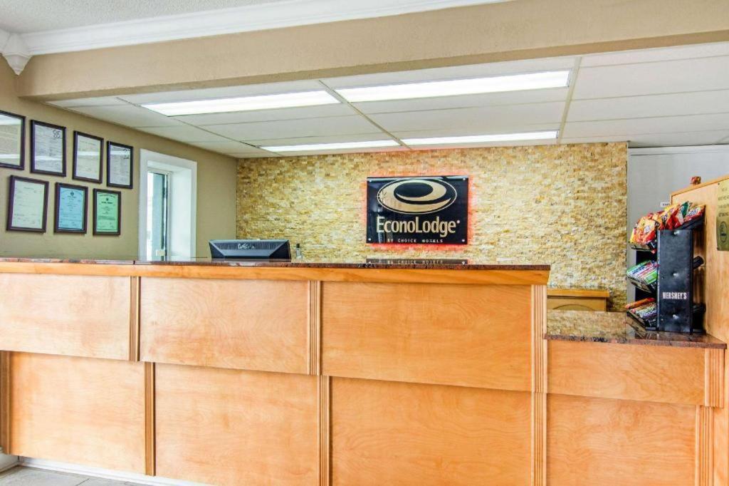 Econo Lodge Madison Eksteriør bilde