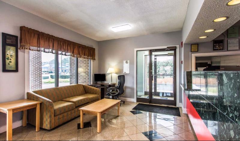 Econo Lodge Madison Eksteriør bilde